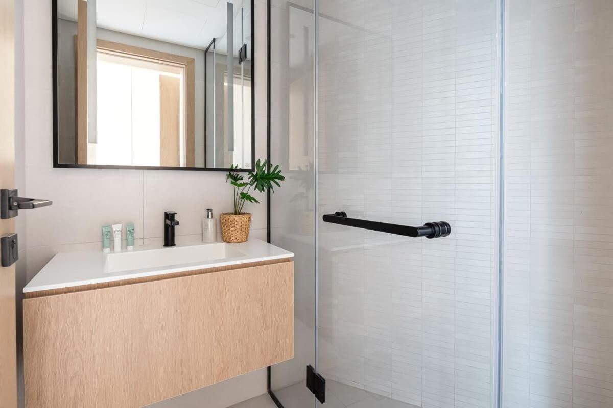 Apartment Frank Porter - Marquise Square Dubai