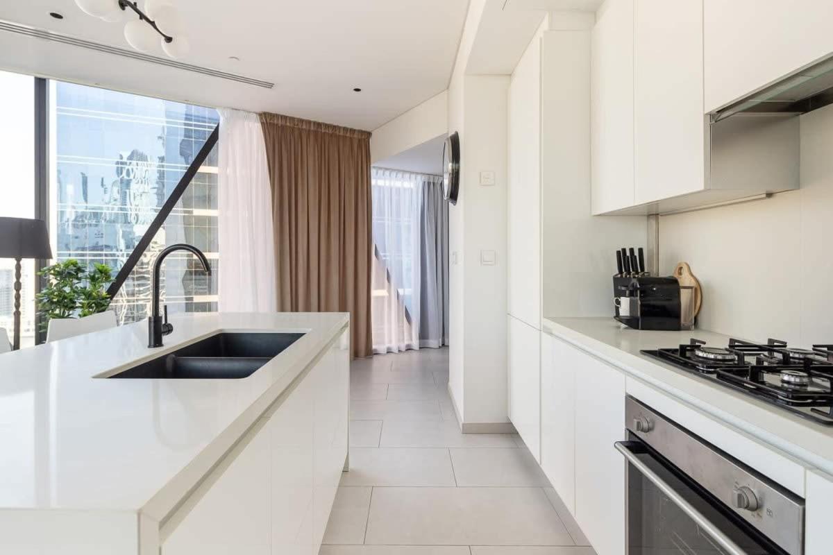 Frank Porter - Marquise Square Apartment Dubai