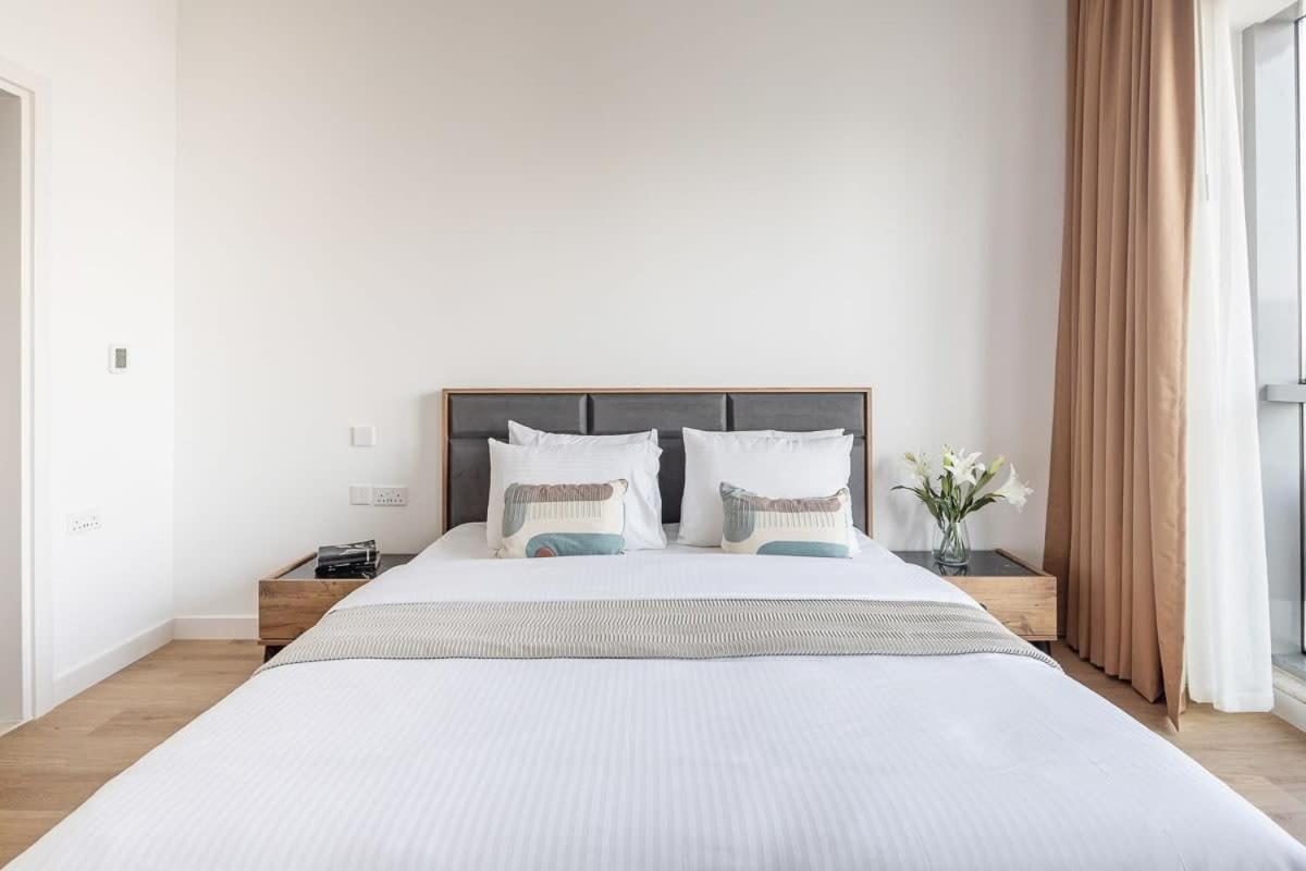 Frank Porter - Bay Tower 1 Apartamento