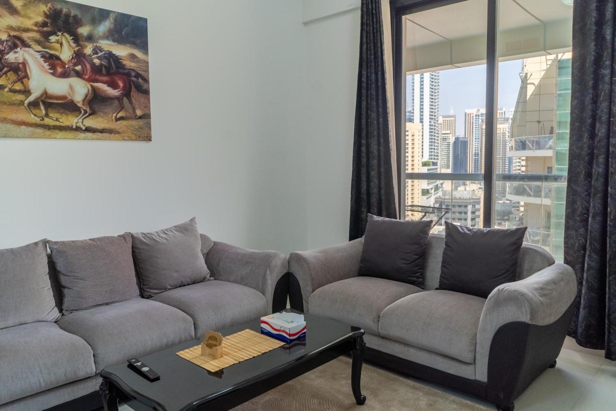 2 B/r Escan Tower Marina Near Metro Beach * Dubai