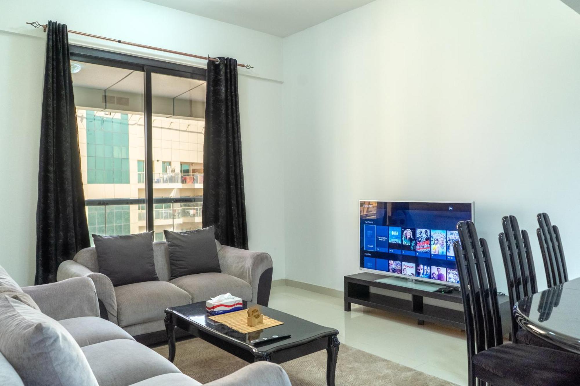 2 B/r Escan Tower Marina Near Metro Beach Apartment *