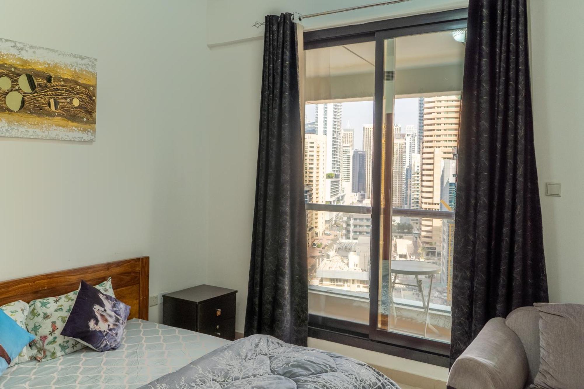 2 B/r Escan Tower Marina Near Metro Beach * Dubai