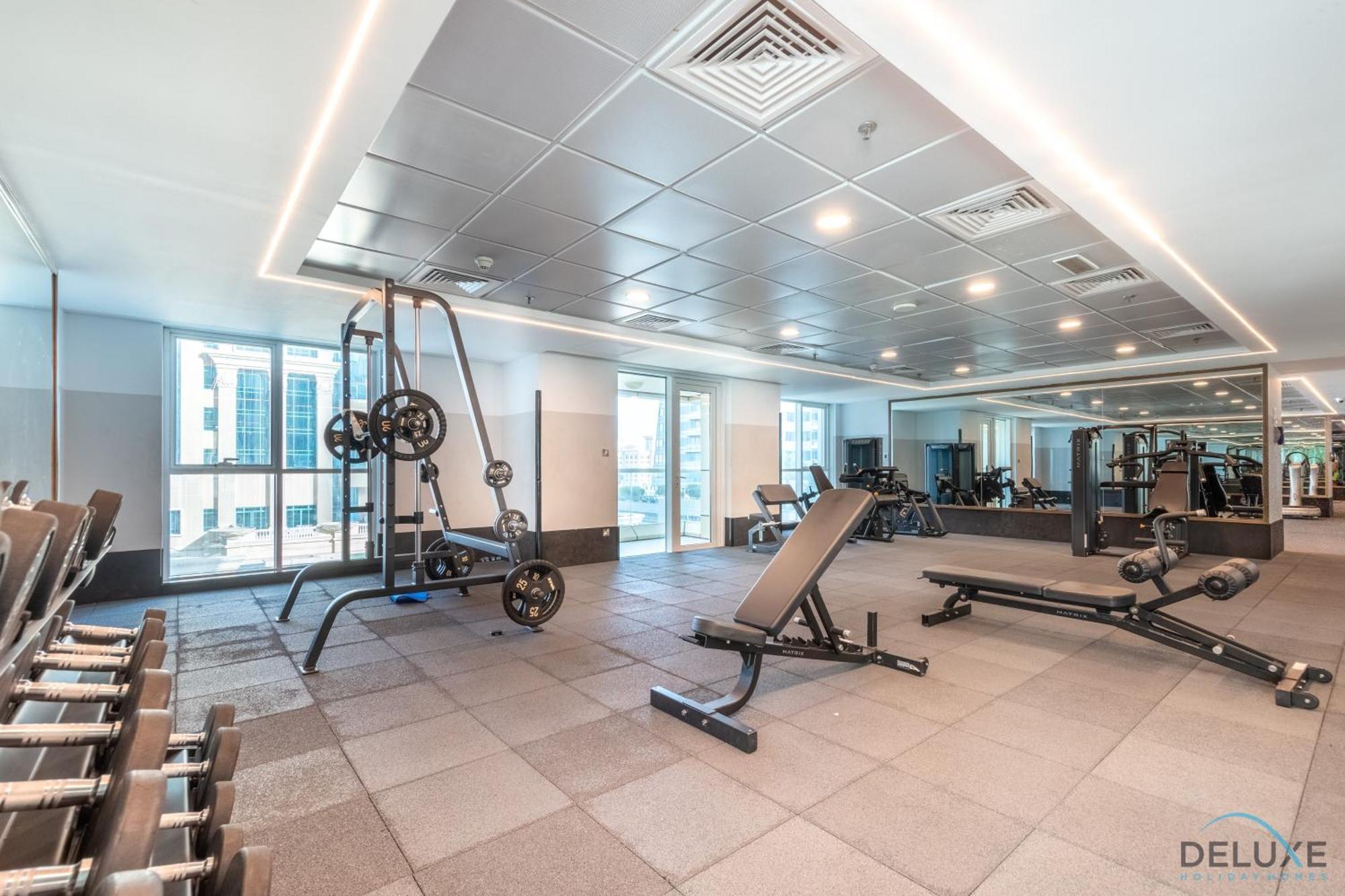 Vibrant 1br At Prime Location Marina By Deluxe Homes Dubai