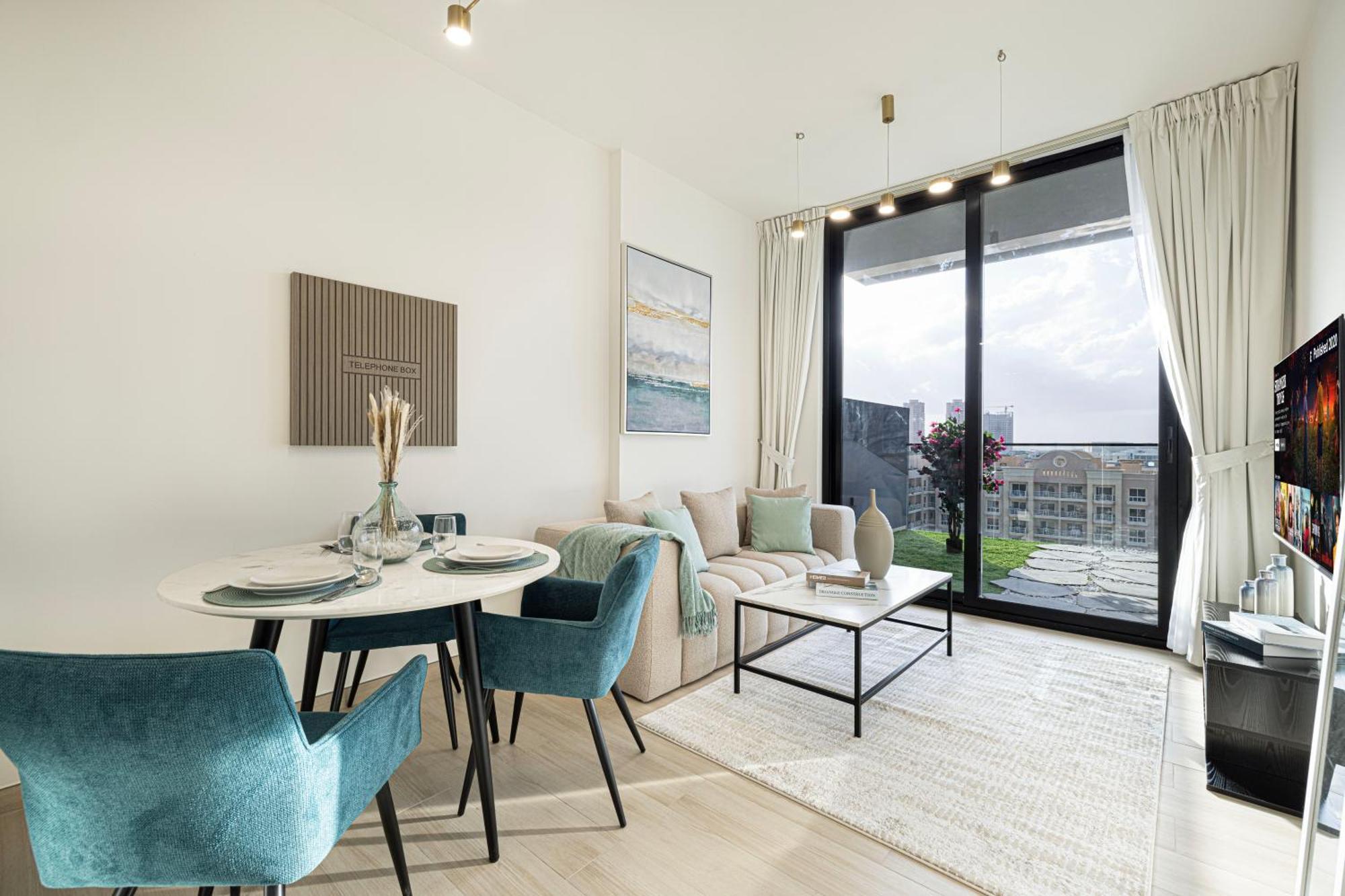 Spacious Balcony, King Bed, Pool At Jvc Apartment *