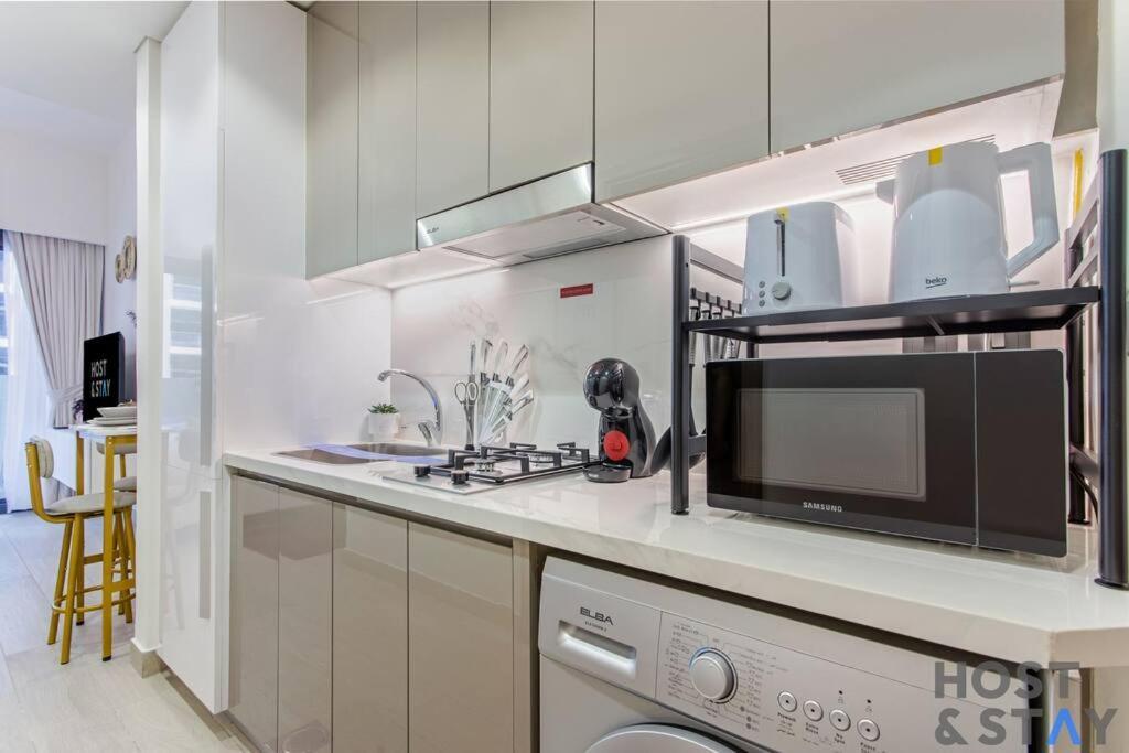 Cozy In Azizi Rivera, Mbr - Host & Apartment *