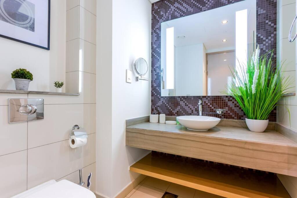 Veluxa - Fabulous 1bed In Paramount! Apartment *