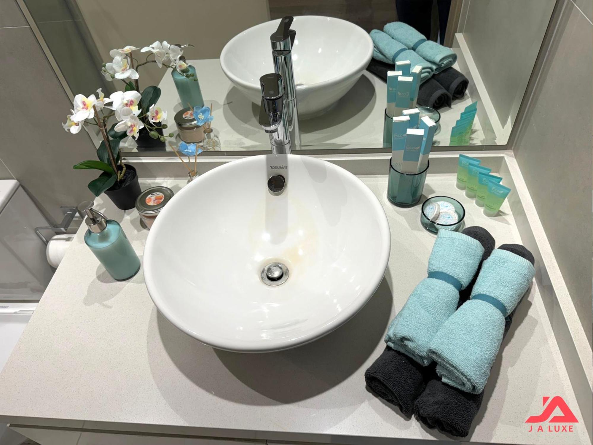 Stylish Marina & Sea View In One, Marina With Modern Gym & Pool, Steps To Jbr & Metro Apartment Dubai