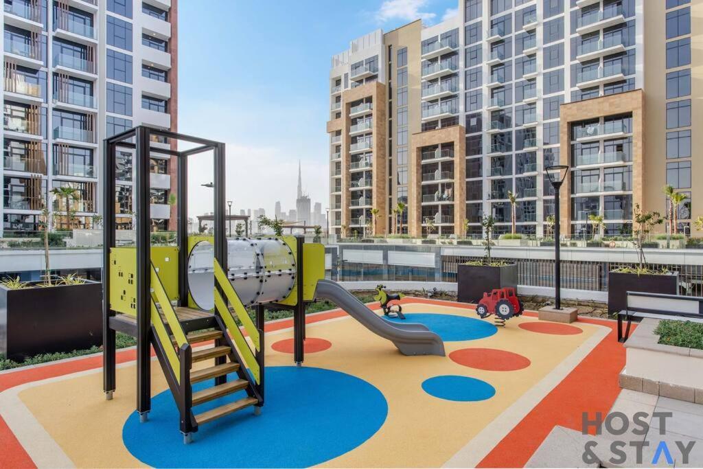Apartment Cozy In Azizi Rivera, Mbr - Host & Dubai