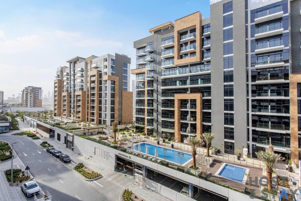 Apartment Cozy In Azizi Rivera, Mbr - Host & Dubai