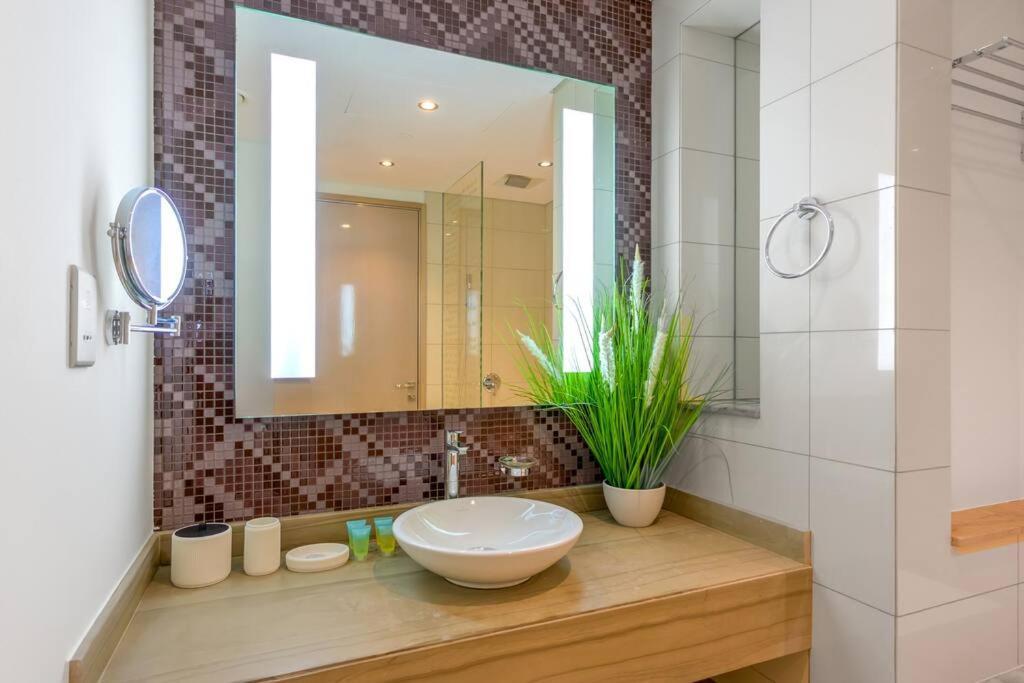 Veluxa - Fabulous 1bed In Paramount! *