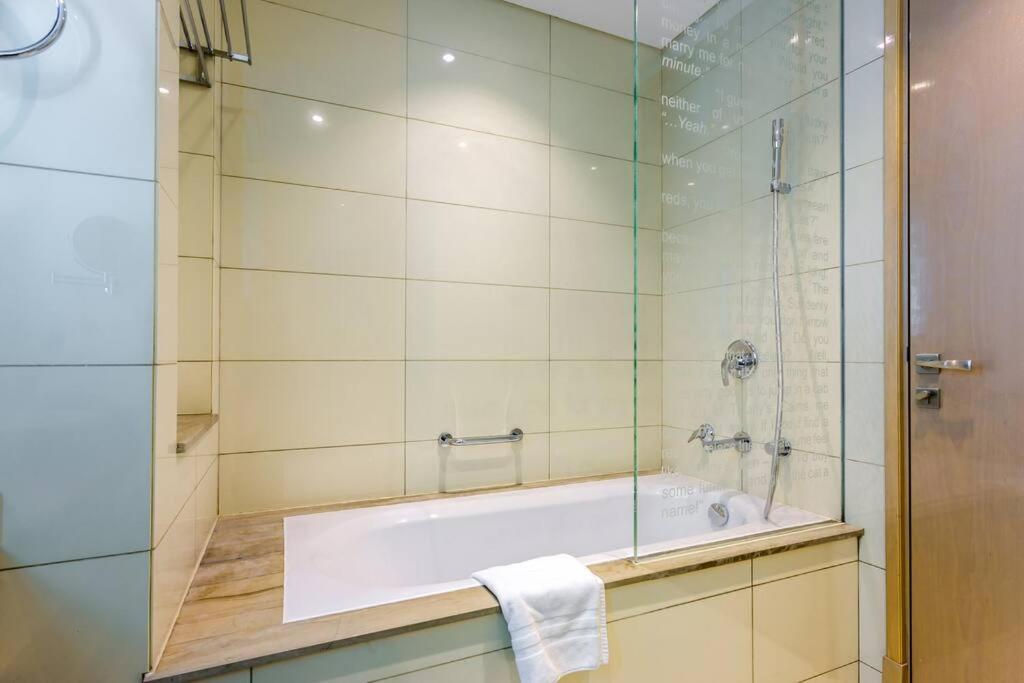 Veluxa - Fabulous 1bed In Paramount! Apartment Dubai
