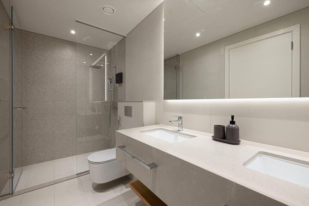 Seaview 3king Bed- Private Beach Apartment Dubai