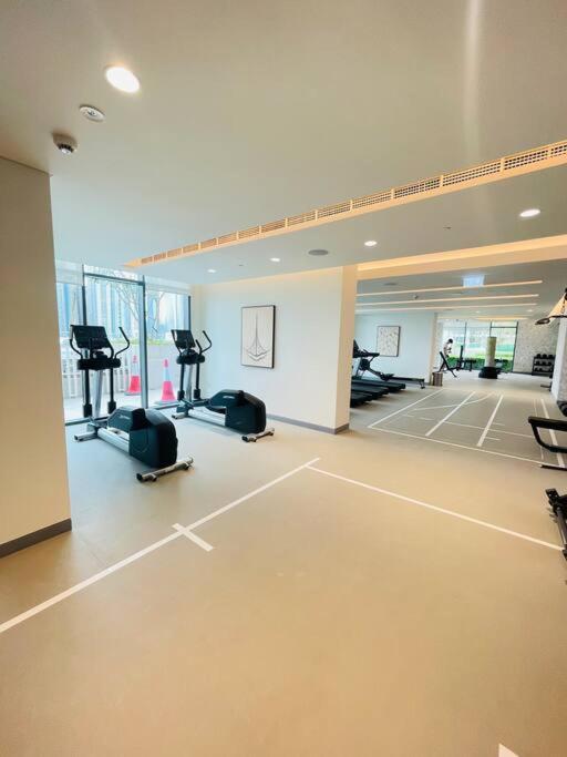 Marina Vista Luxury: 1-br With Breathtaking Views Dubai