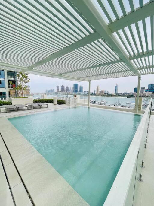 Marina Vista Luxury: 1-br With Breathtaking Views *