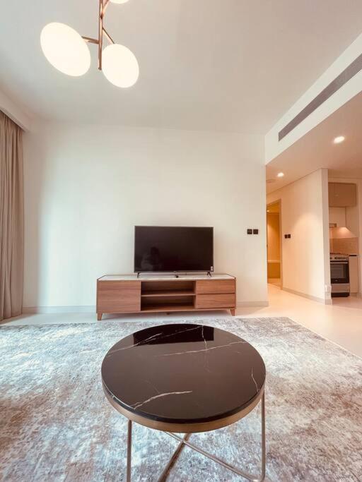 Marina Vista Luxury: 1-br With Breathtaking Views Apartment