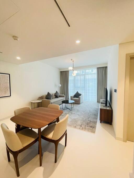 Marina Vista Luxury: 1-br With Breathtaking Views Apartment Dubai