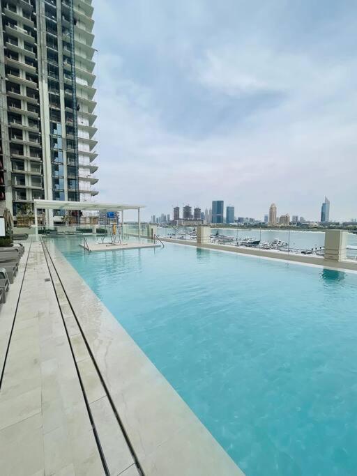 Marina Vista Luxury: 1-br With Breathtaking Views Dubai