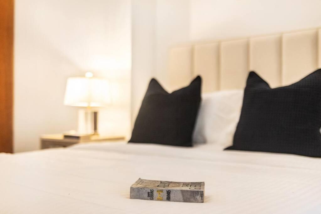First Class 2br With Magical Duplex In Park Apartment