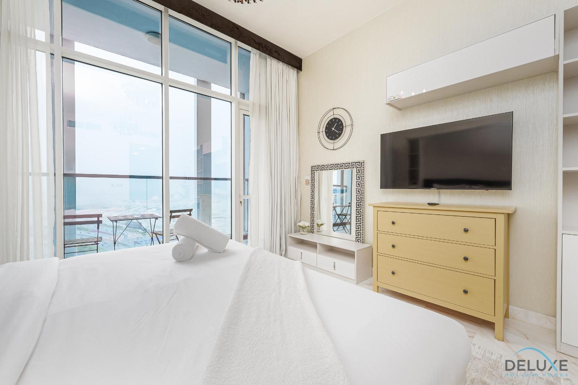 Rate Of The Week Modern With Canal Views By Deluxe Homes Dubai