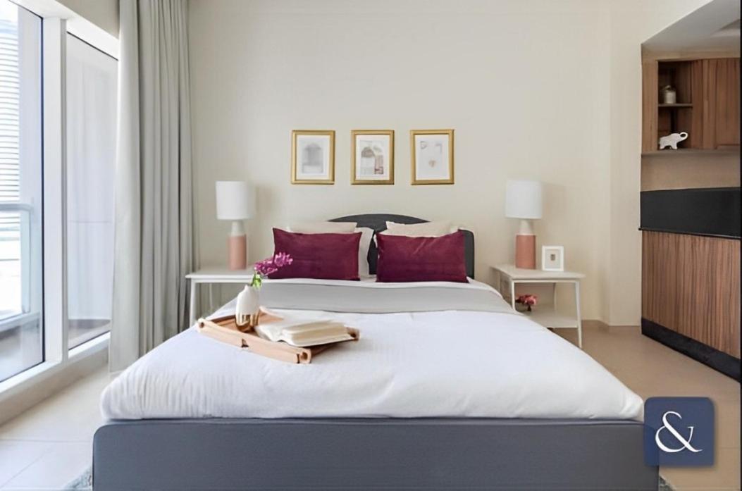 Burj Al Nujoom Downtown, Mall, Fountain Views & Burj Khalifa Apartment