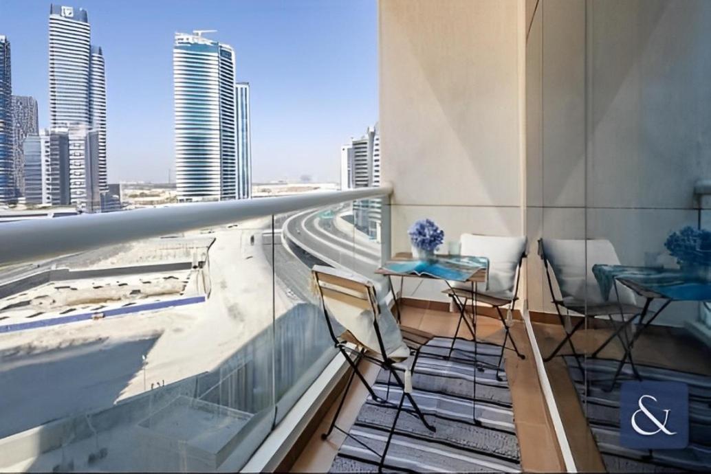 Burj Al Nujoom Downtown, Mall, Fountain Views & Burj Khalifa *