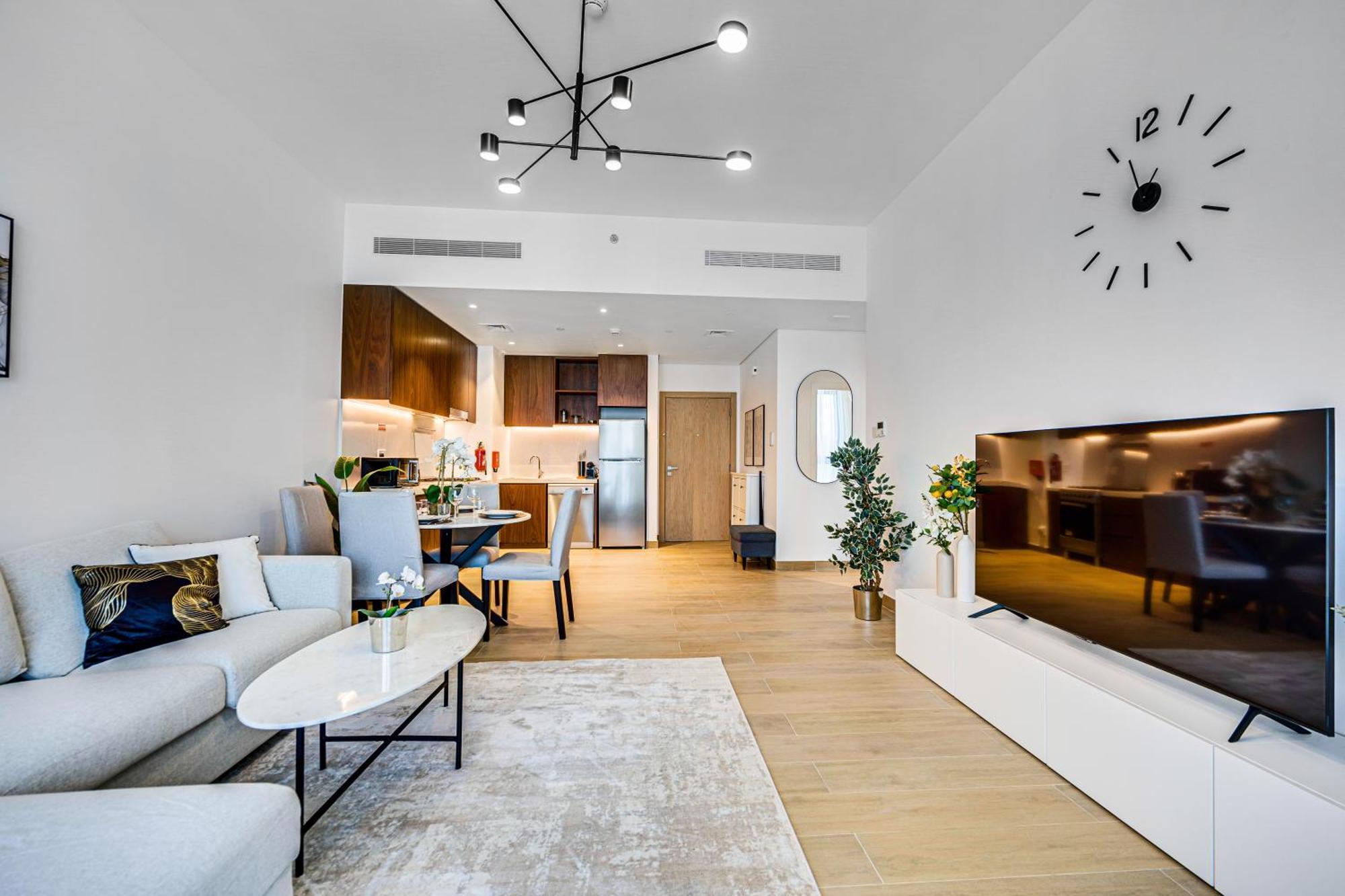 Apartment Splendid Brand New Near The Dubai