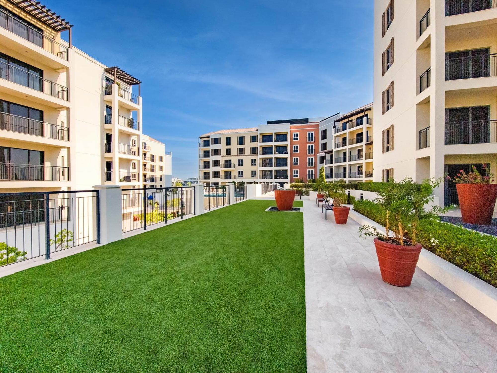 Apartment Splendid Brand New Near The Dubai