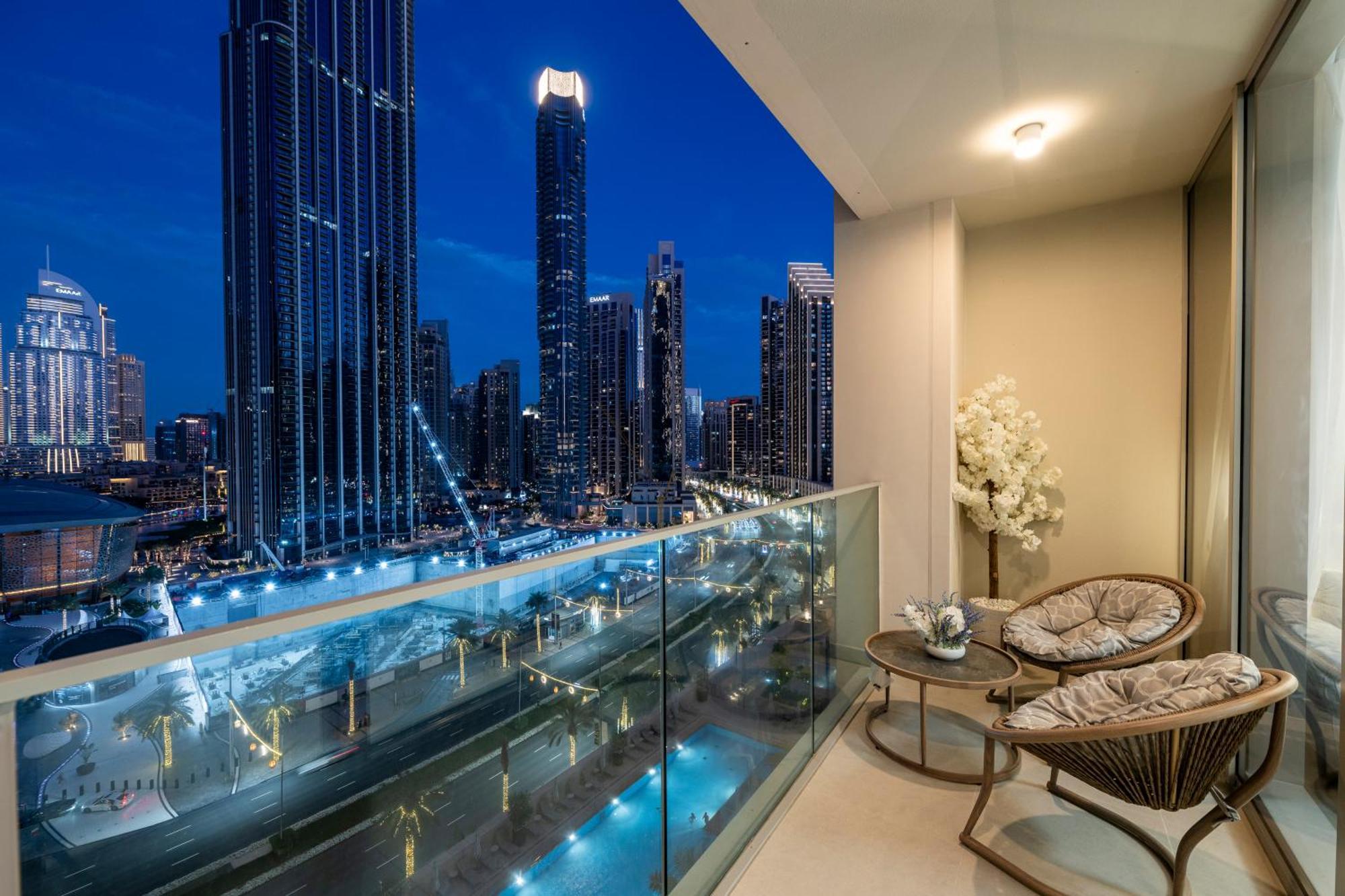 3 Bedrooms Tower 1- Downtown Skylight Apartment *