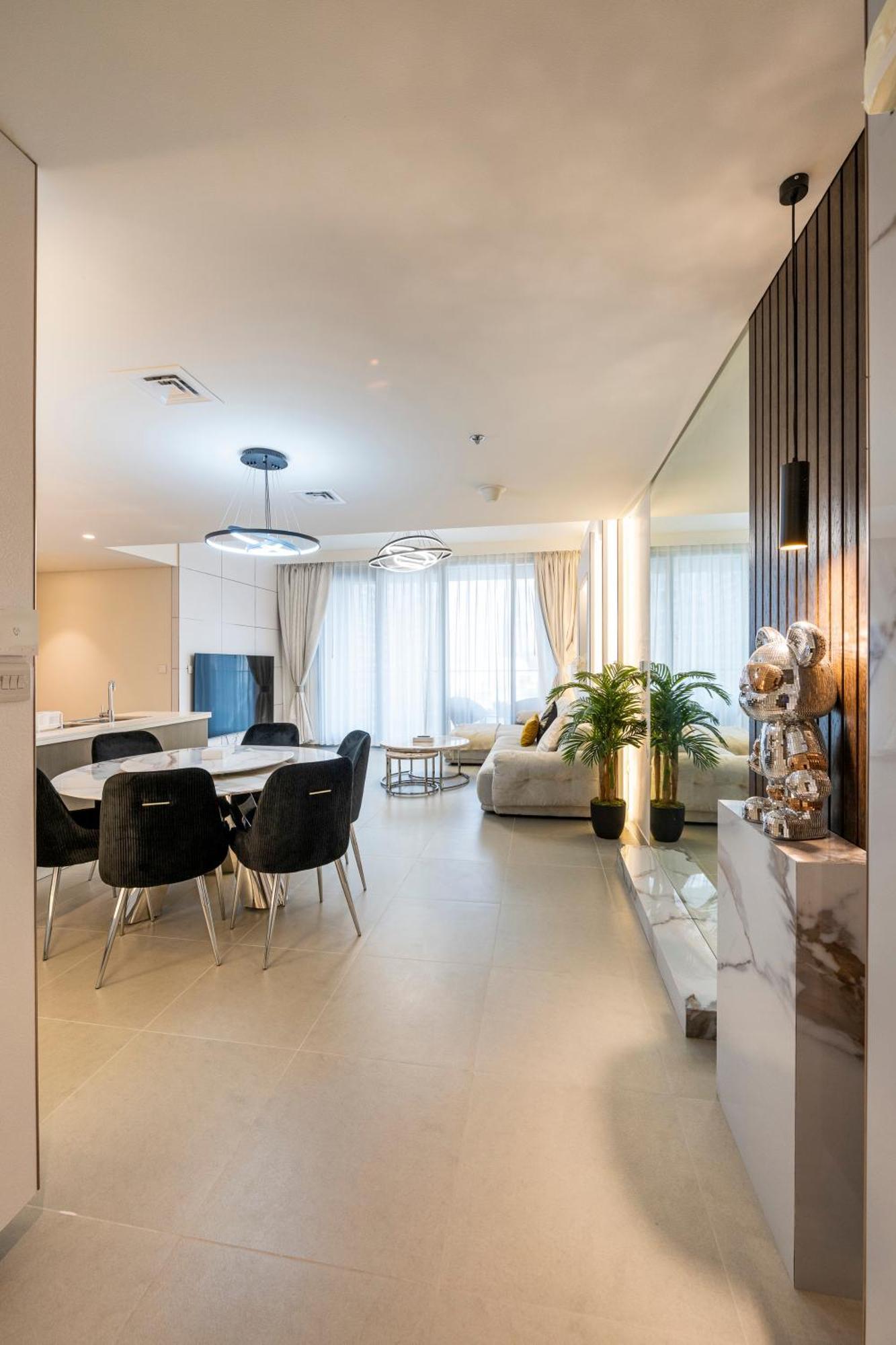 3 Bedrooms Tower 1- Downtown Skylight Apartment