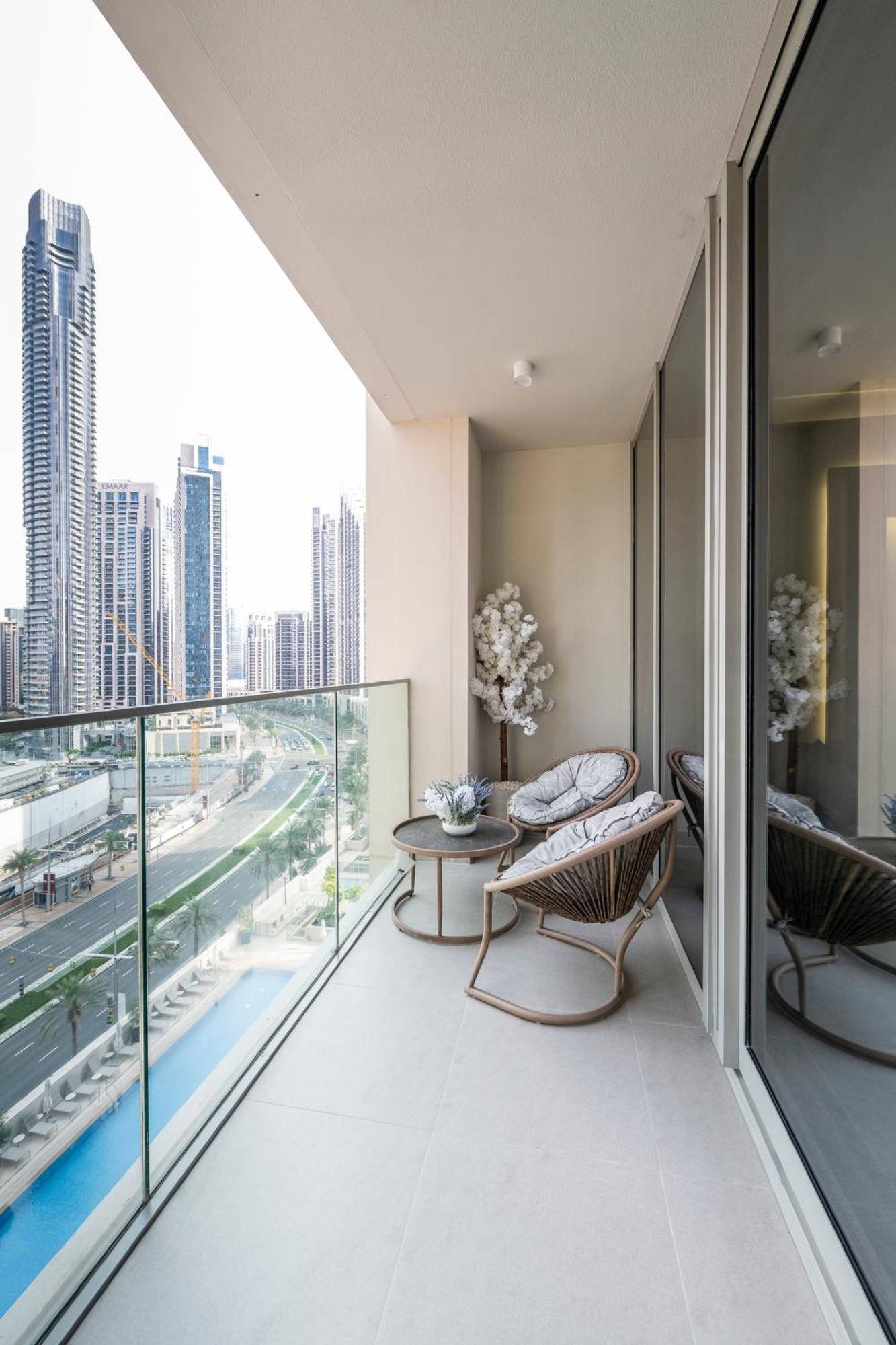 3 Bedrooms Tower 1- Downtown Skylight Apartment *