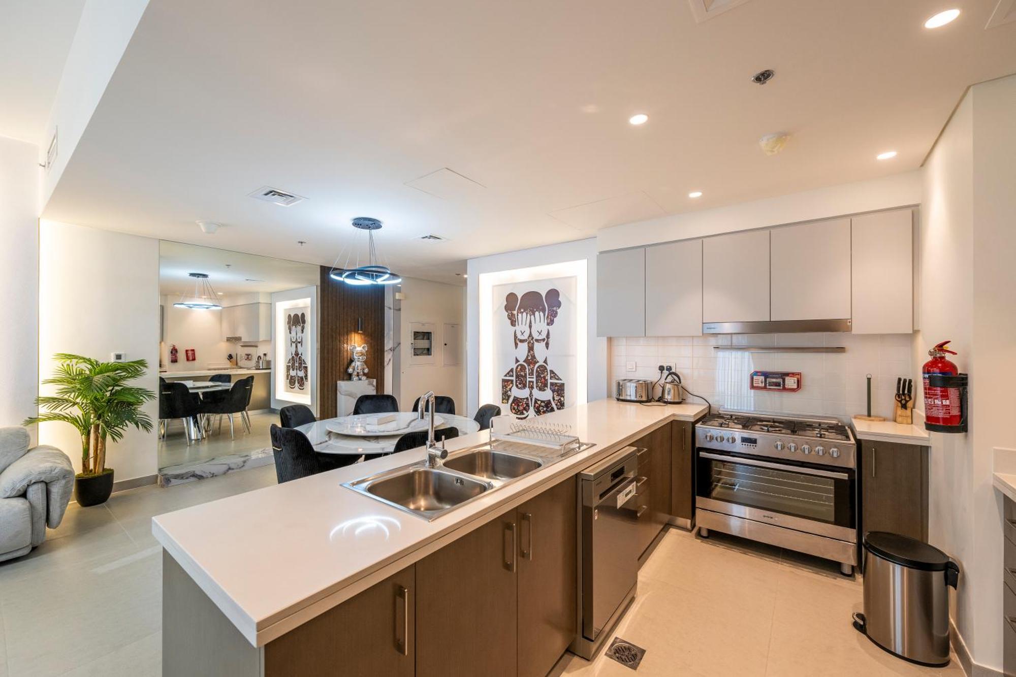 3 Bedrooms Tower 1- Downtown Skylight Apartment