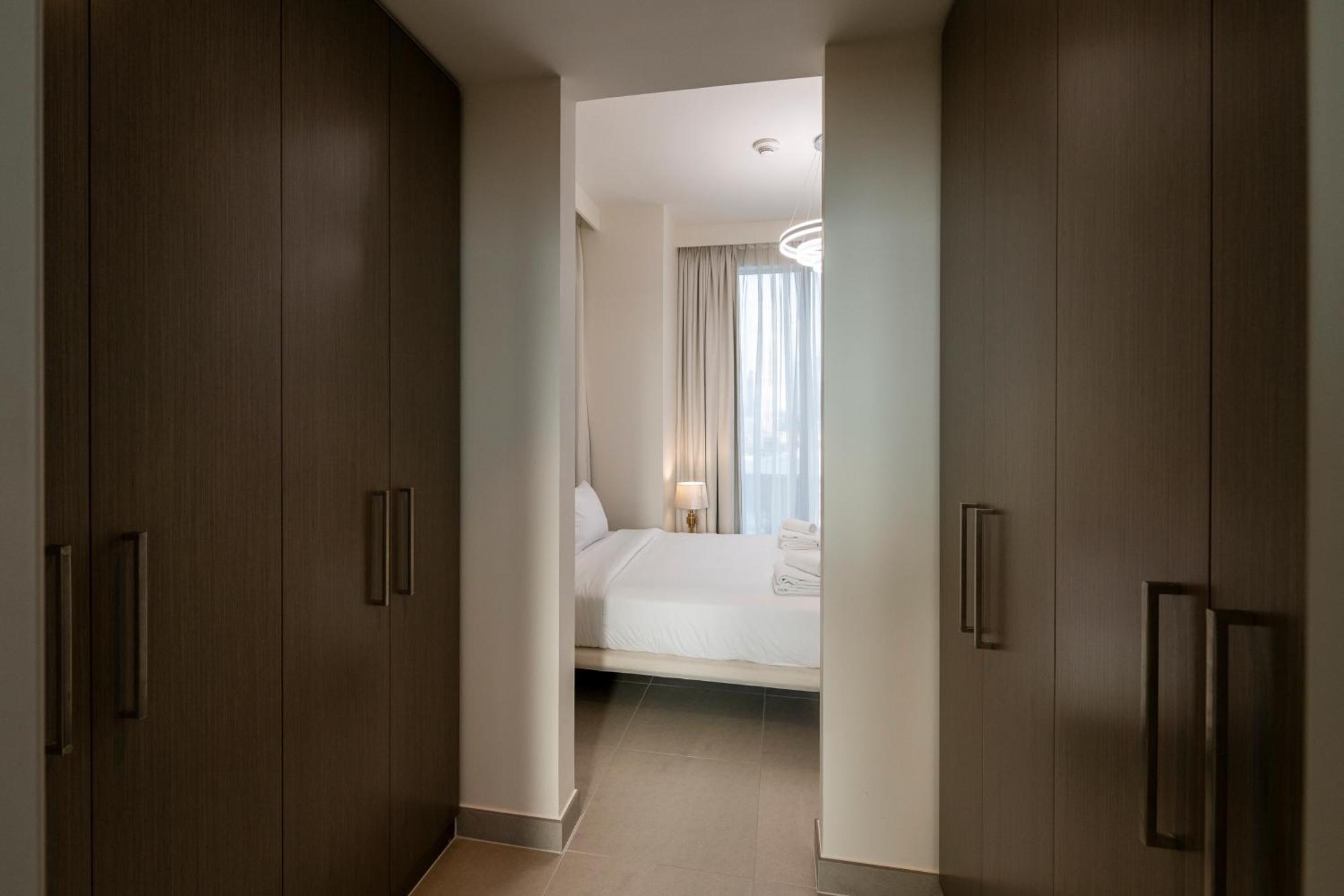 3 Bedrooms Tower 1- Downtown Skylight Apartment *