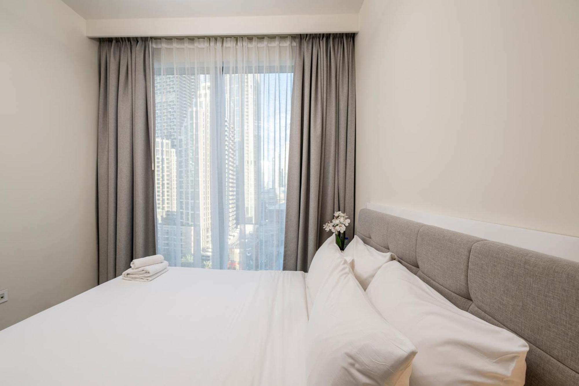 3 Bedrooms Tower 1- Downtown Skylight Apartment *