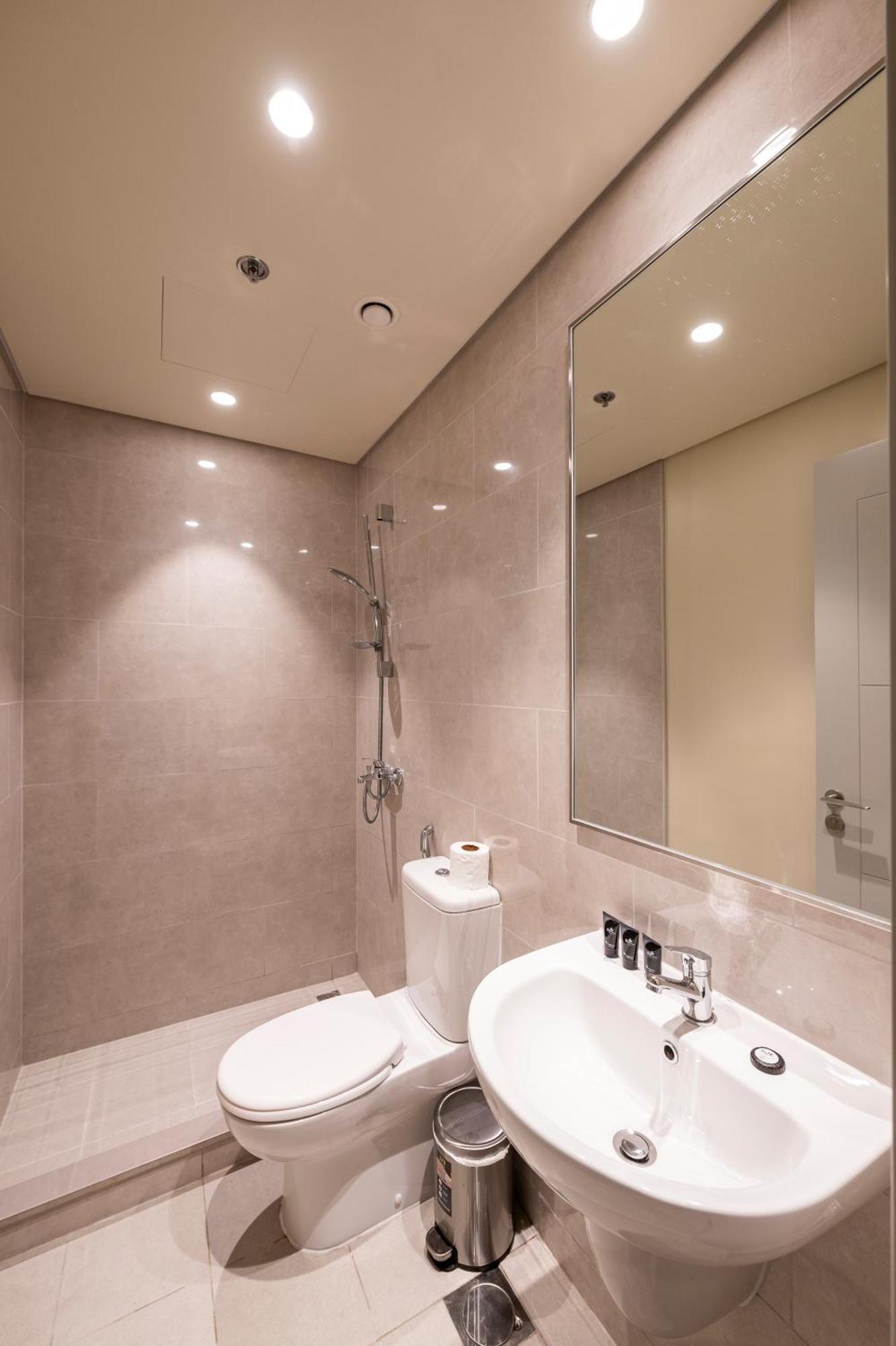 3 Bedrooms Tower 1- Downtown Skylight * Dubai