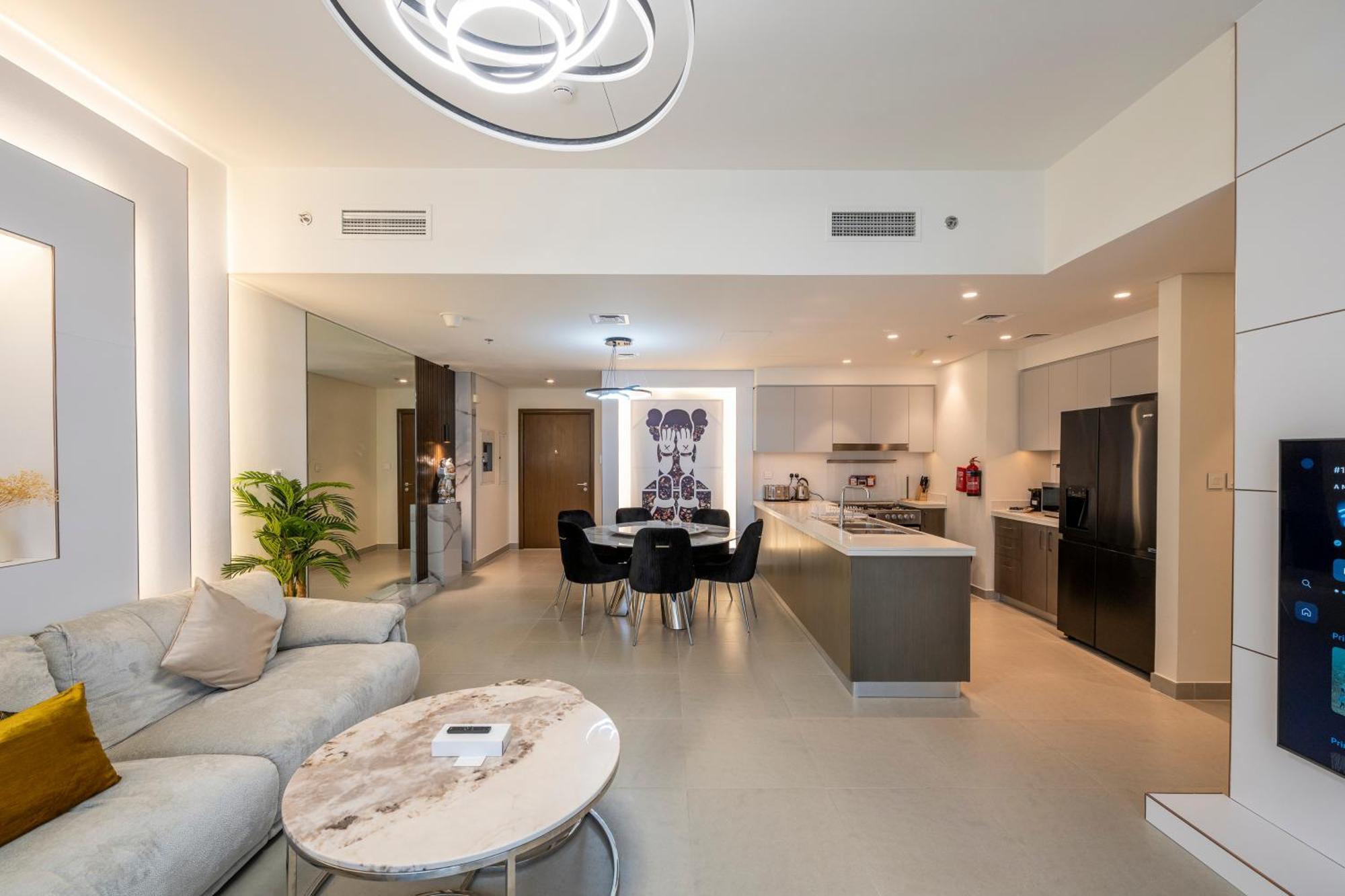 3 Bedrooms Tower 1- Downtown Skylight Apartment *