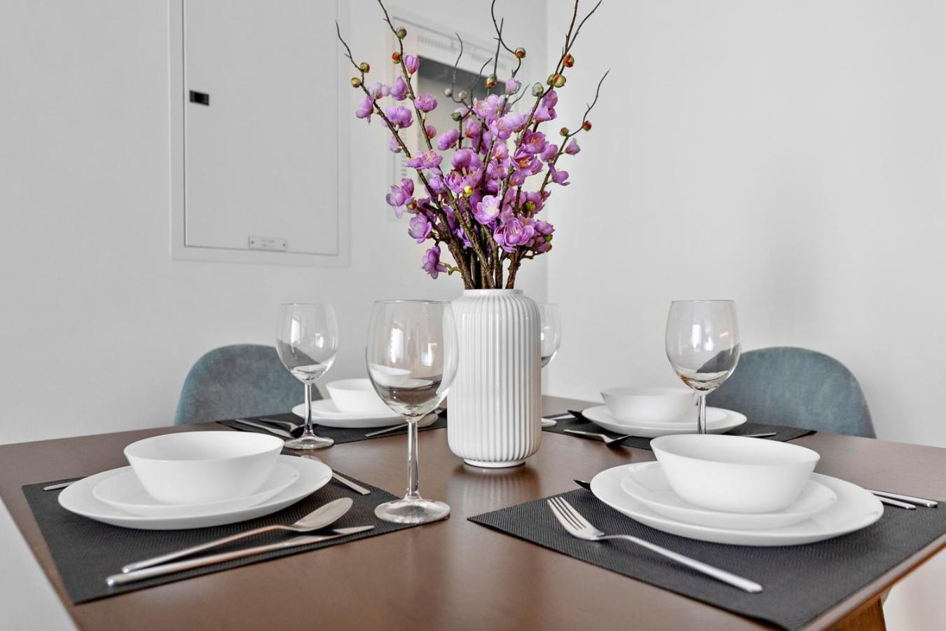 Stylish 1 Bedroom In Marina Apartment