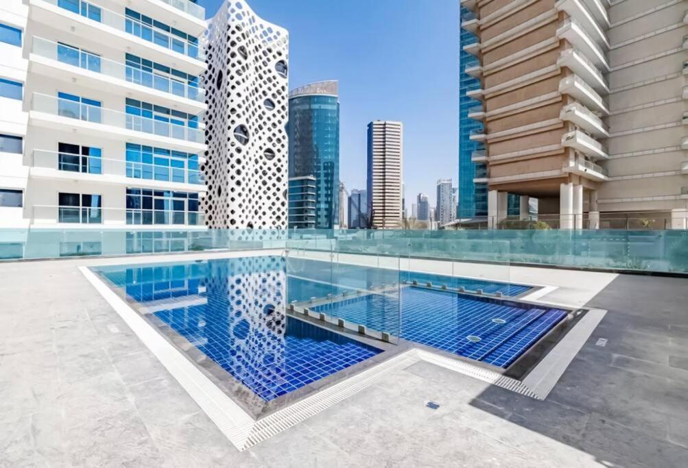 Apartment Specious Pool View One Bed