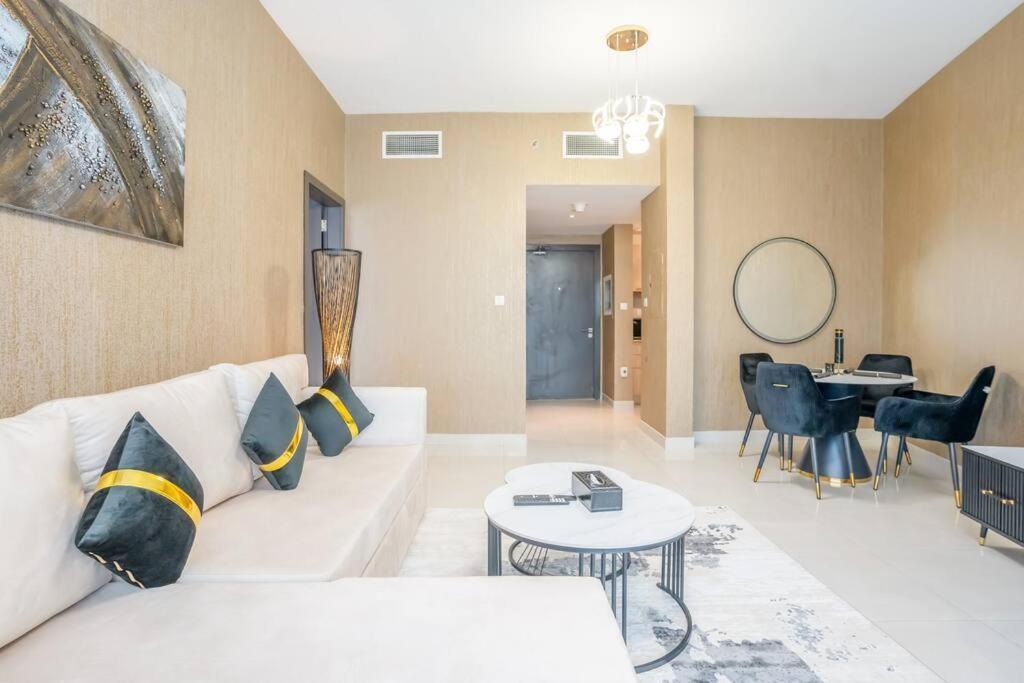 Specious Pool View One Bed * Dubai