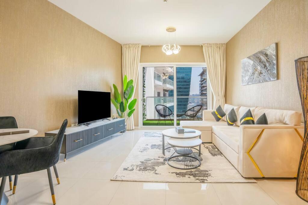 Apartment Specious Pool View One Bed Dubai