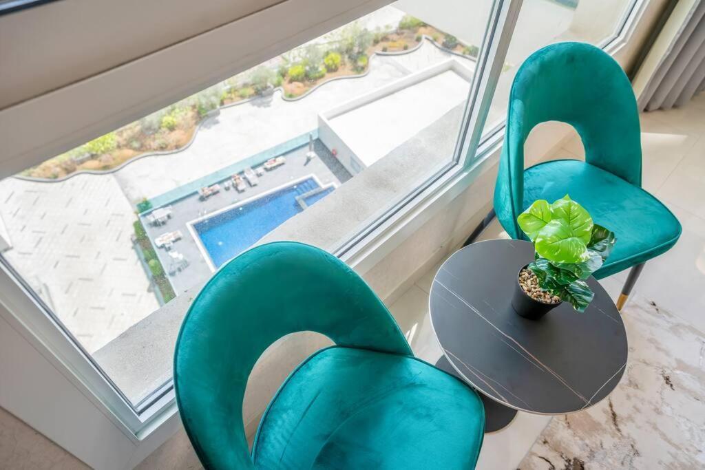Specious Pool View One Bed * Dubai