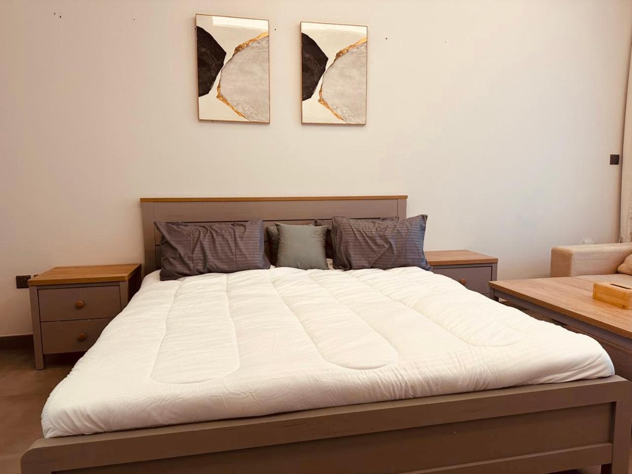 Apartment Retreat At Business Bay! 5 Mins From Downtown *
