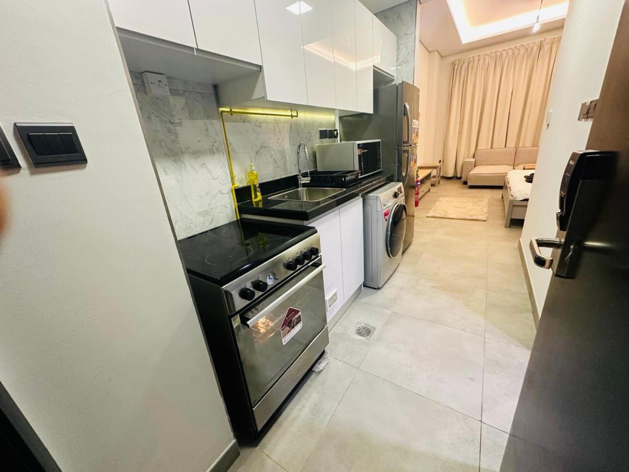 Retreat At Business Bay! 5 Mins From Downtown * Dubai