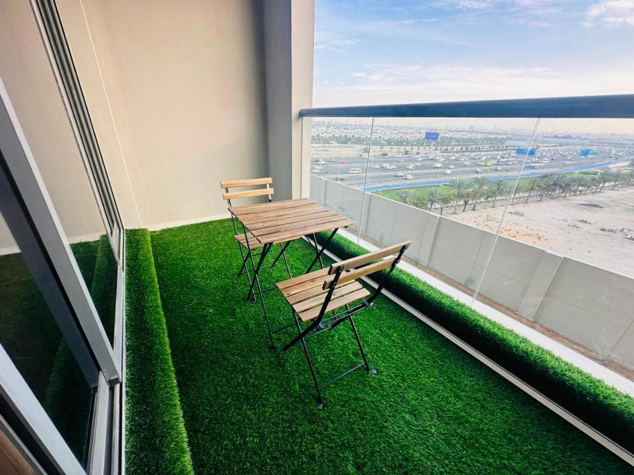 Apartment Retreat At Business Bay! 5 Mins From Downtown *