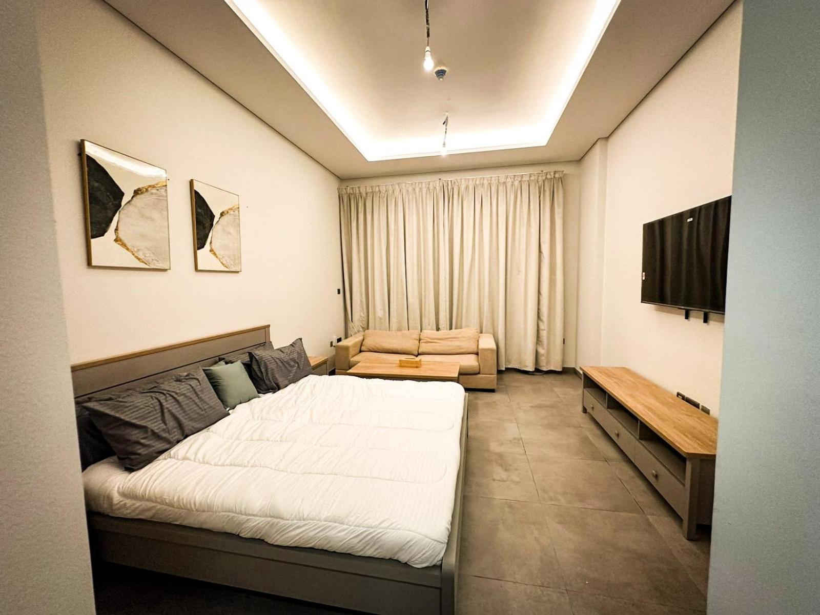 Apartment Retreat At Business Bay! 5 Mins From Downtown Dubai