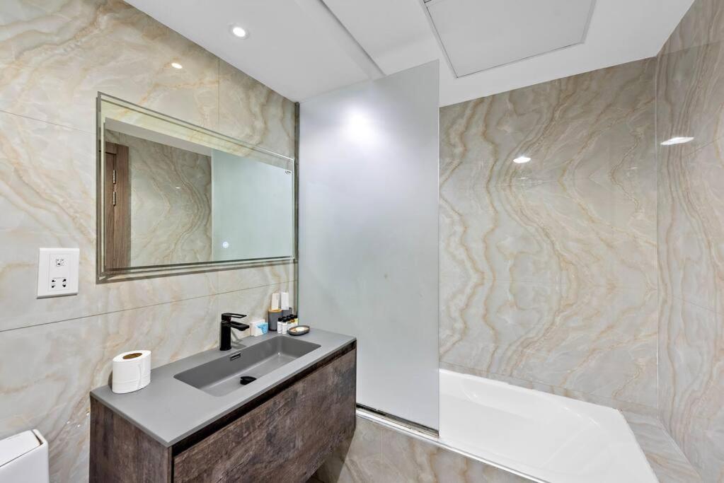 Apartment First Class 2br Stunning Fountain View Dubai