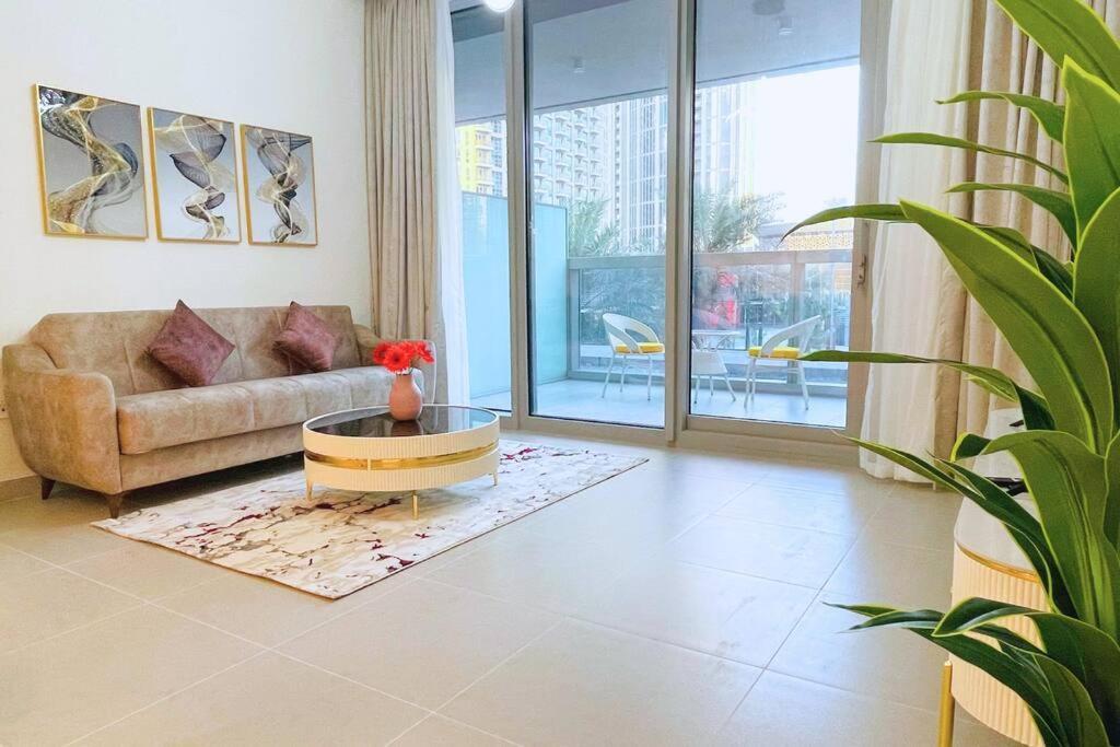 Luxurious 1br In Forte 2 With Spacious Gym With Squash Court Dubai