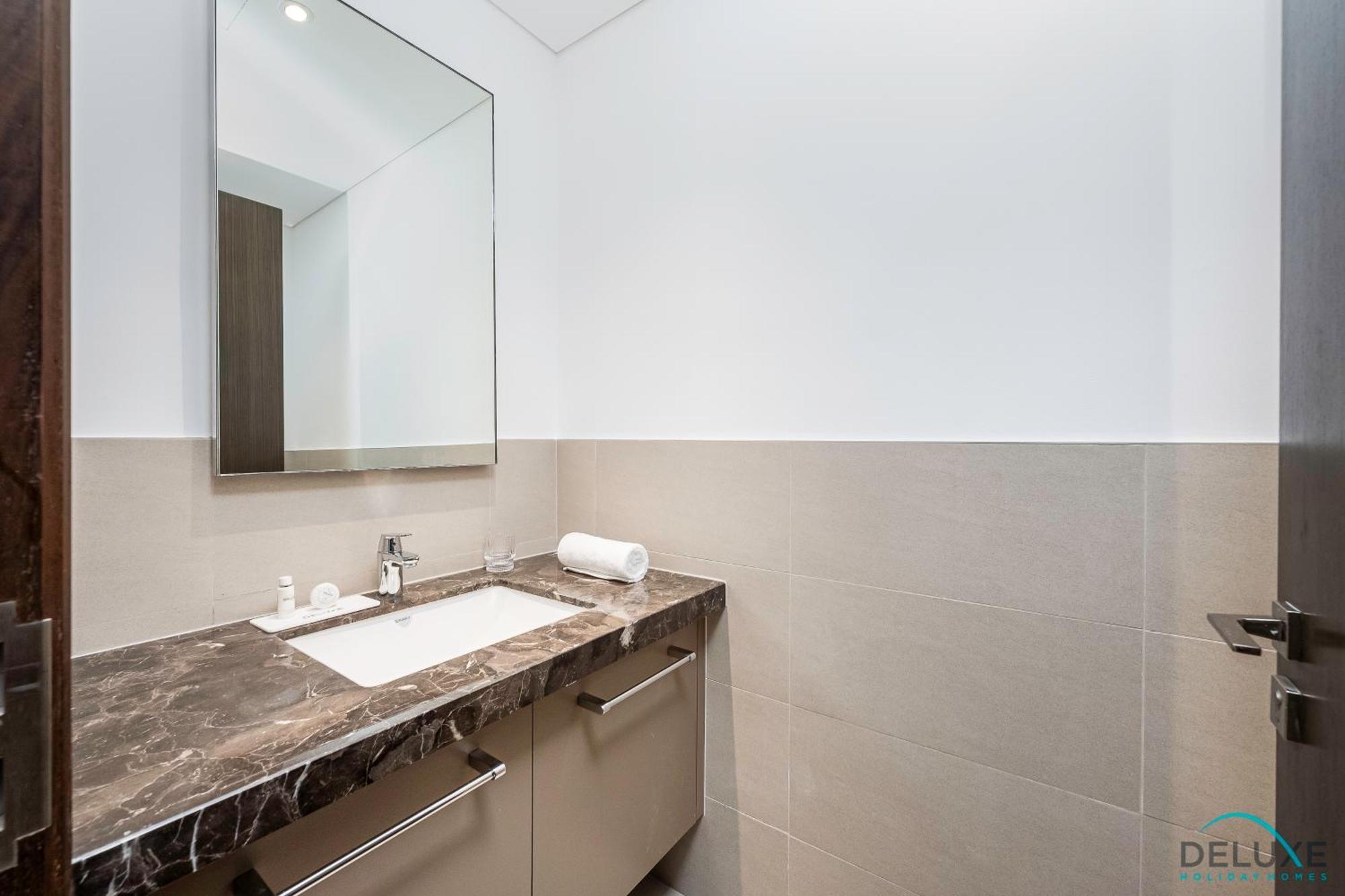 Limited Time Offer Stunning 2br At Great Price By Deluxe Homes * Dubai