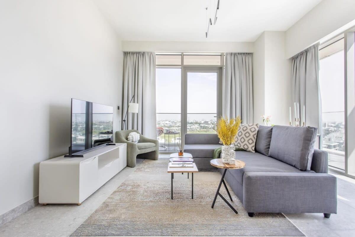 Frank Porter - Golf Apartment
