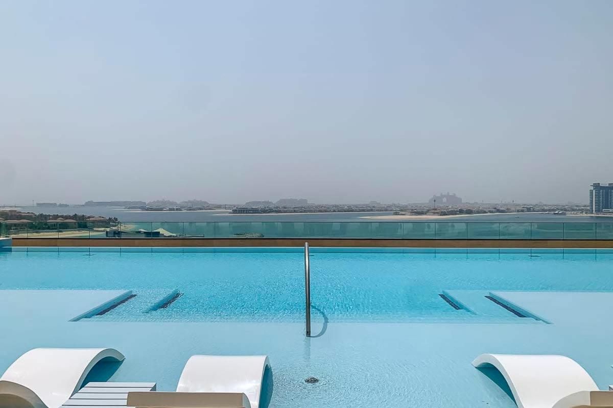 Frank Porter - Vista Tower 2 Apartment Dubai