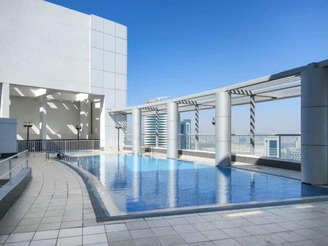 Apartment Frank Porter - Burj Al Nujoom *